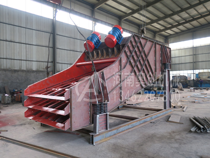 礦用直線振動篩激振力的大小會影響材料的篩選效率 礦用直線振動篩激振力的大小會影響材料的篩選效率