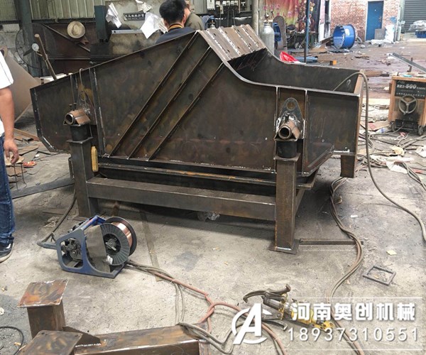 一小時生產100噸的洗砂生產線一般使用多少型號的振動脫水篩?