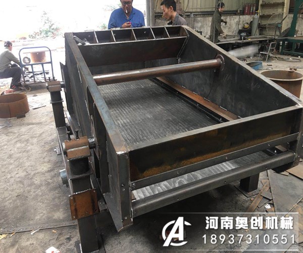 一小時生產100噸的洗砂生產線一般使用多少型號的振動脫水篩？