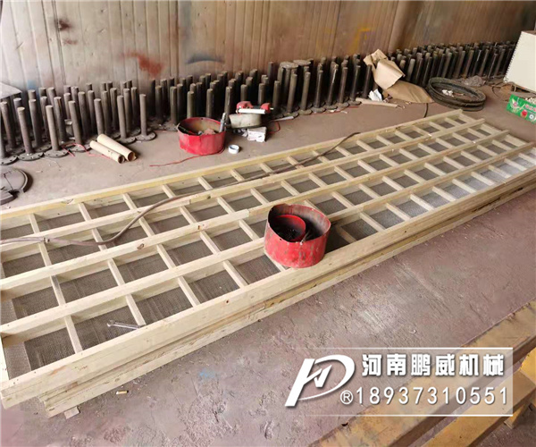 大中小顆粒直線篩分機(jī)每層篩網(wǎng)跟換有什么要注意的？