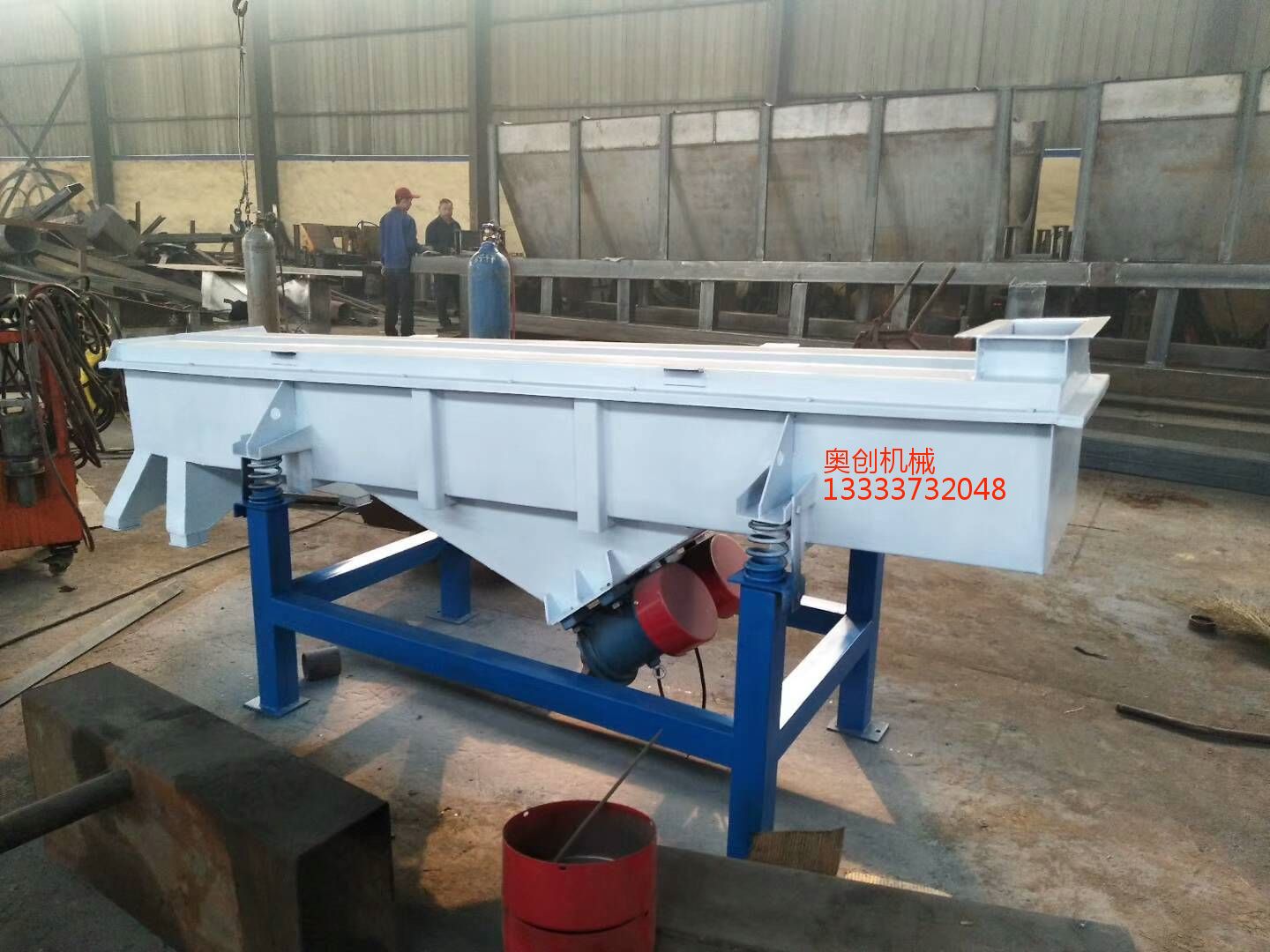 直線振動(dòng)篩如何解決堵網(wǎng)問題?